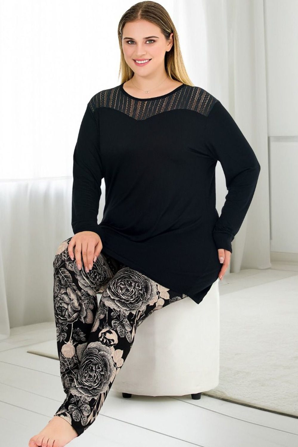 Çiçek Desenli Yumuşacık Pijama ve Uzun Kollu Omuzlar Dantelli Big Size Viskon Pijama Takımı 11390 - Görsel 2